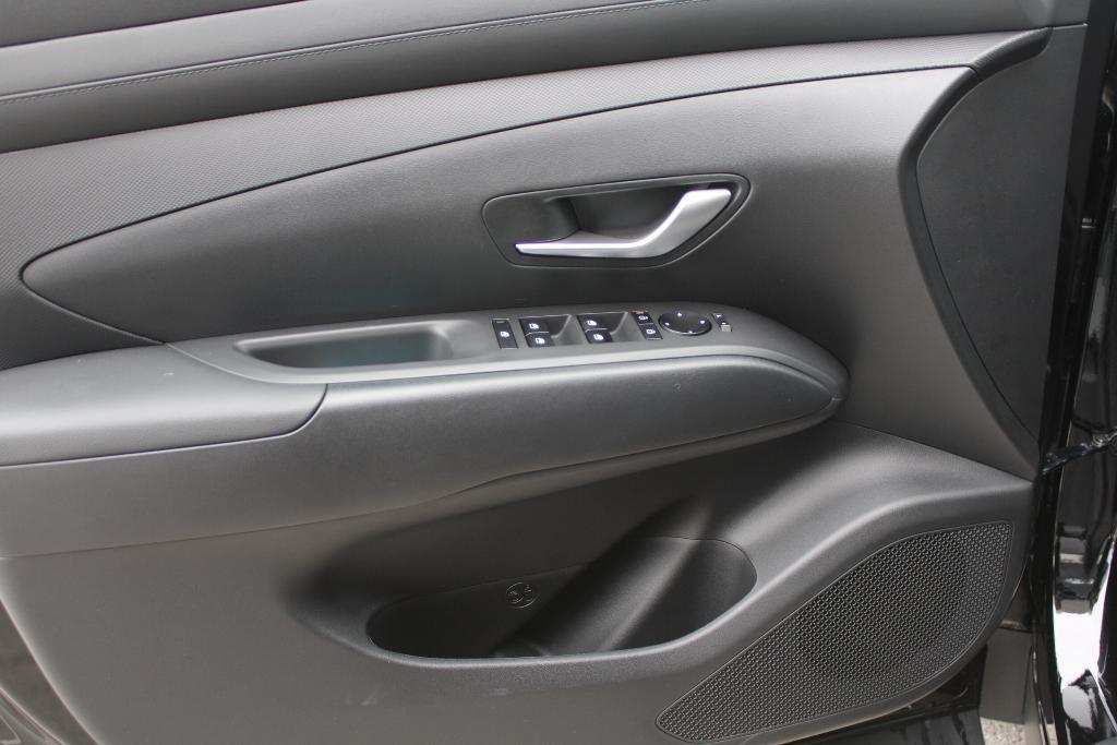new 2025 Hyundai TUCSON Hybrid car, priced at $33,416