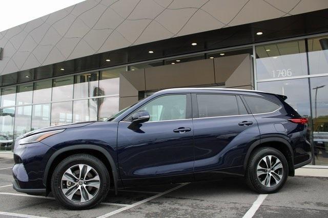 used 2022 Toyota Highlander car, priced at $34,471