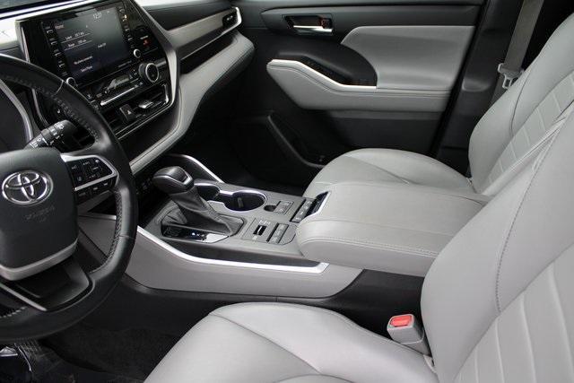 used 2022 Toyota Highlander car, priced at $34,471