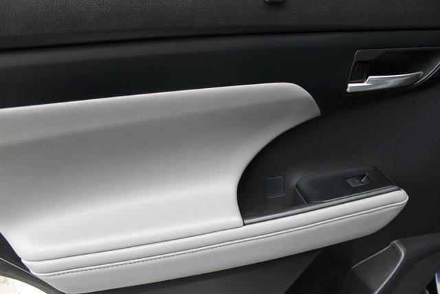 used 2022 Toyota Highlander car, priced at $34,471