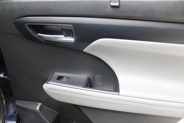 used 2022 Toyota Highlander car, priced at $34,471