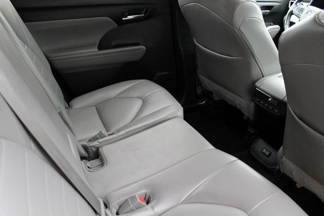 used 2022 Toyota Highlander car, priced at $34,471