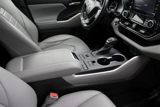 used 2022 Toyota Highlander car, priced at $34,471
