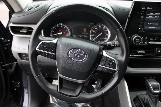 used 2022 Toyota Highlander car, priced at $34,471