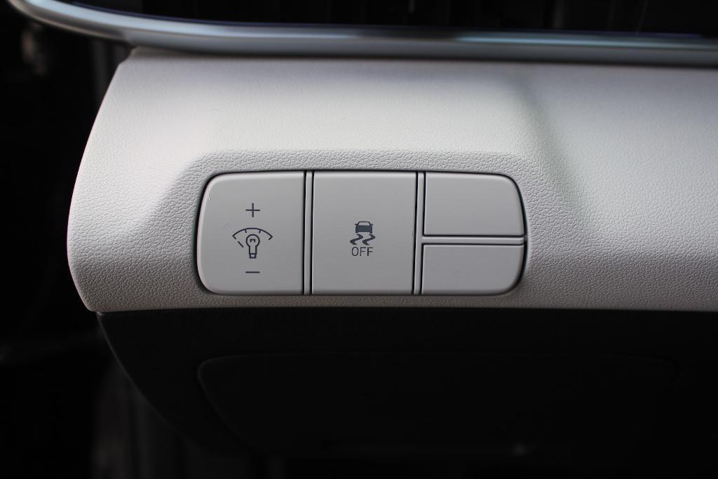 new 2025 Hyundai Elantra car, priced at $26,549