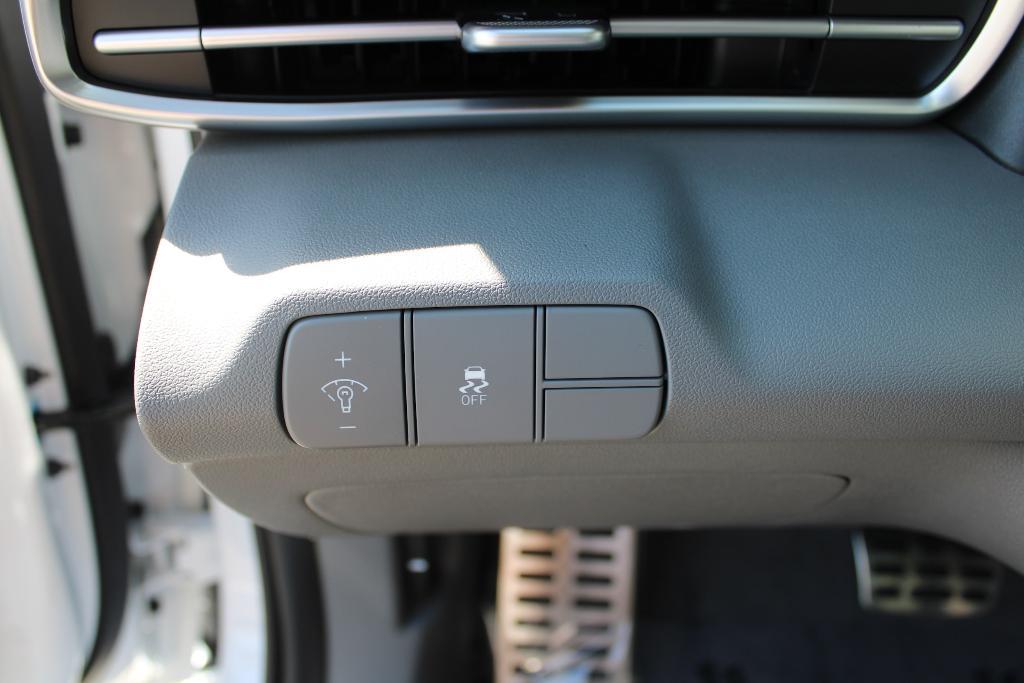 new 2025 Hyundai Elantra car, priced at $23,866