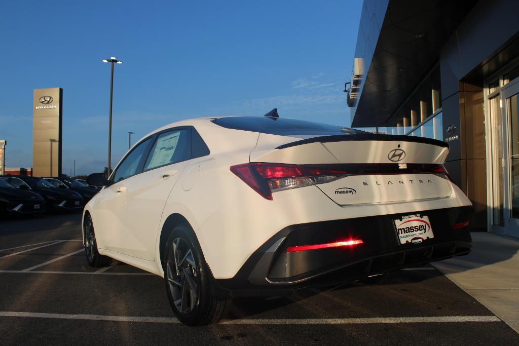 new 2025 Hyundai Elantra car, priced at $23,789