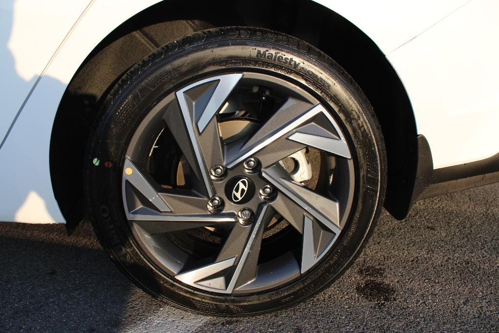 new 2025 Hyundai Elantra car, priced at $23,789
