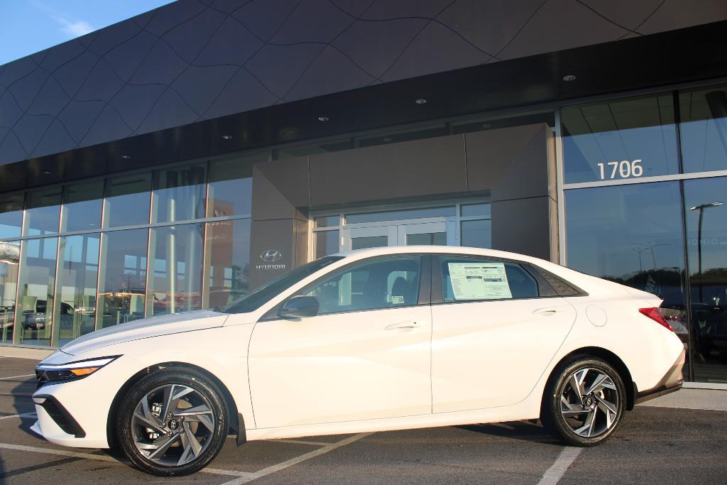 new 2025 Hyundai Elantra car, priced at $23,789