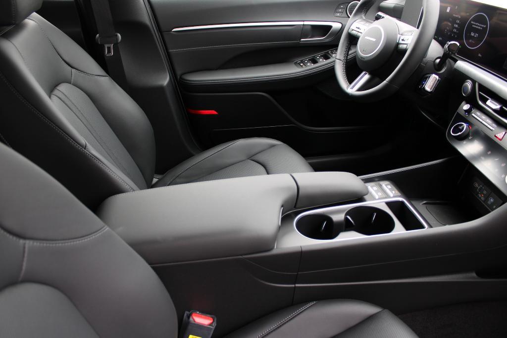 new 2025 Hyundai Sonata Hybrid car, priced at $38,160
