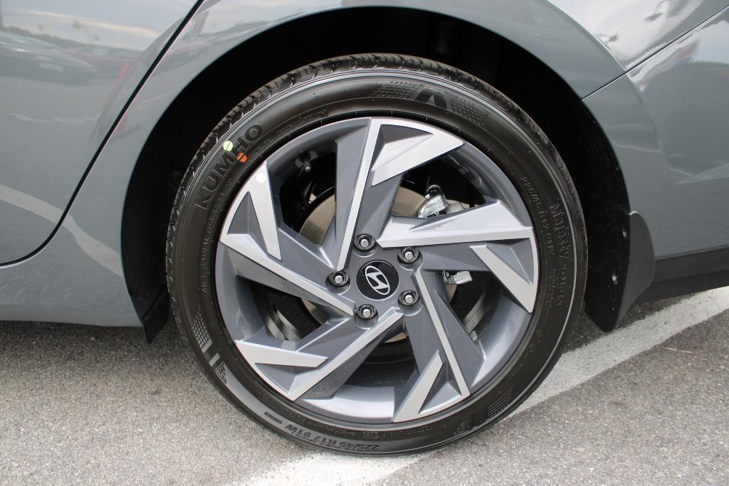 new 2025 Hyundai Elantra car, priced at $23,214
