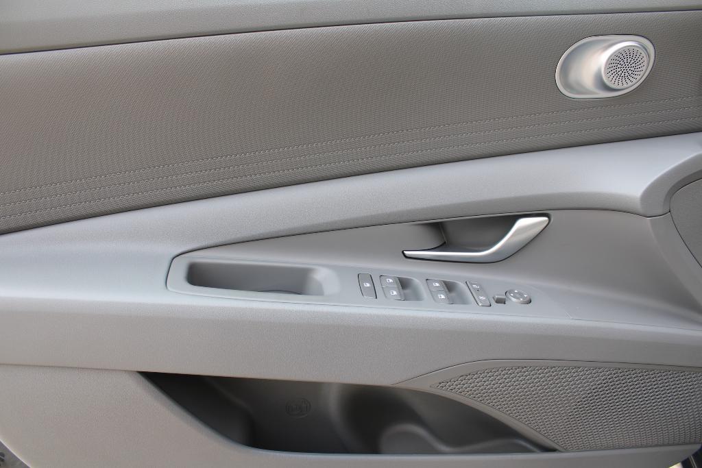 new 2025 Hyundai ELANTRA HEV car, priced at $26,026