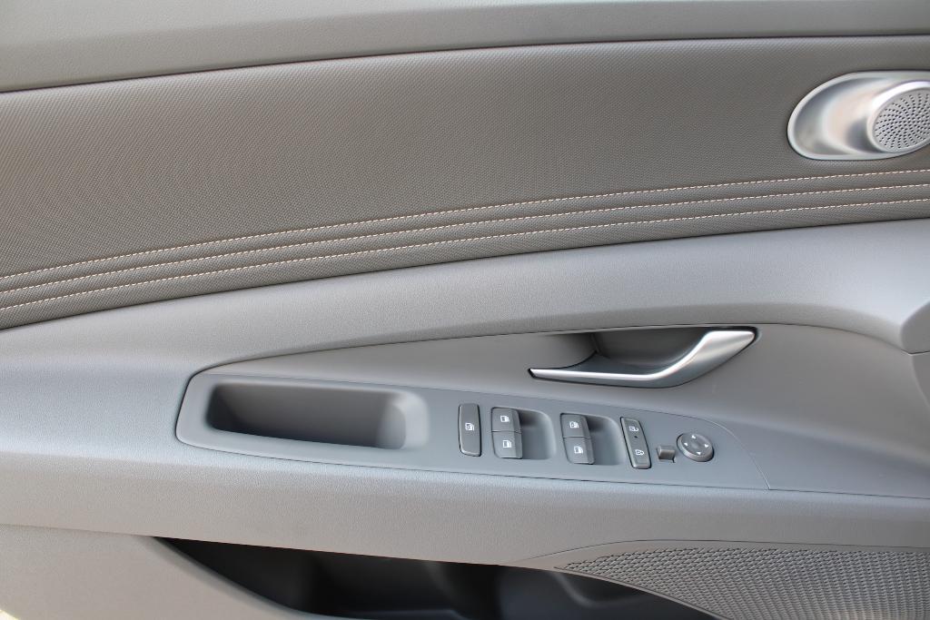 new 2025 Hyundai ELANTRA HEV car, priced at $27,956