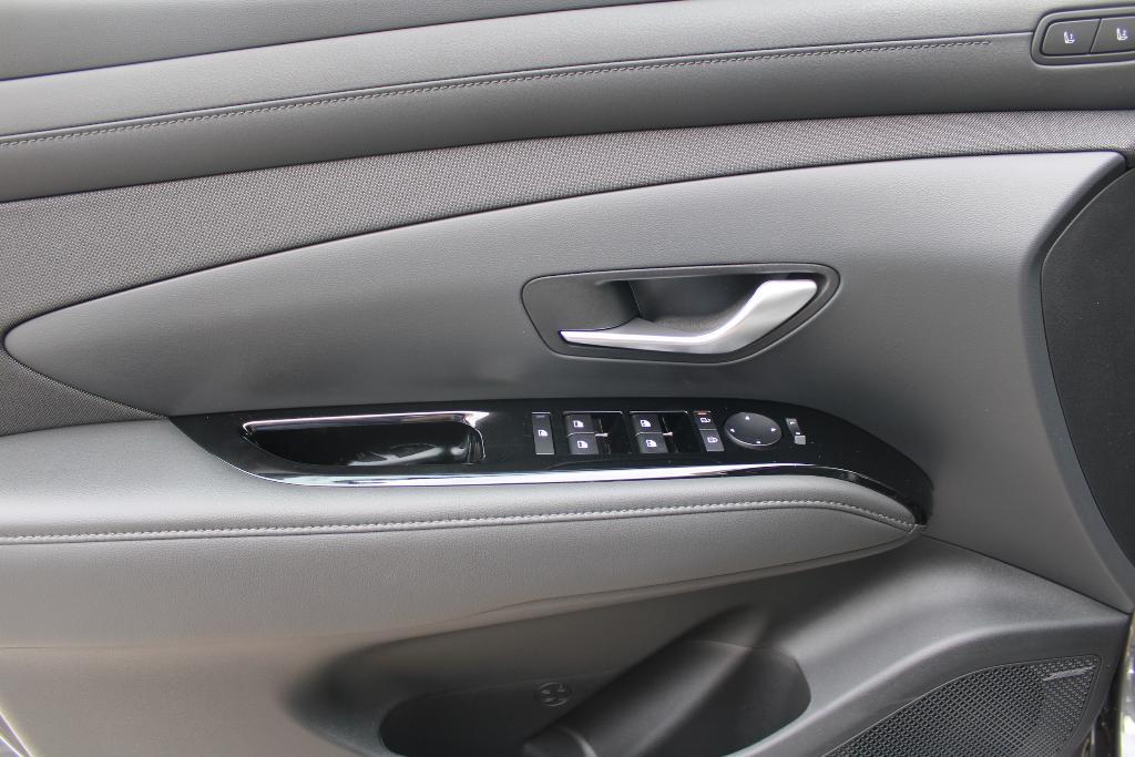 new 2025 Hyundai TUCSON Hybrid car, priced at $40,791