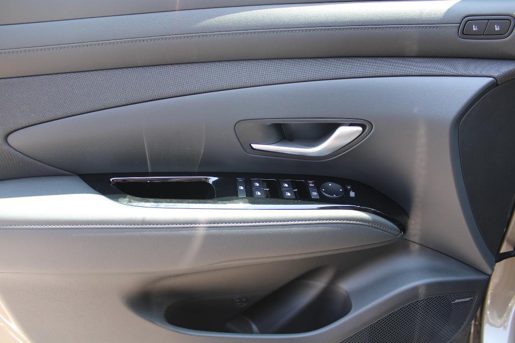 new 2025 Hyundai TUCSON Hybrid car