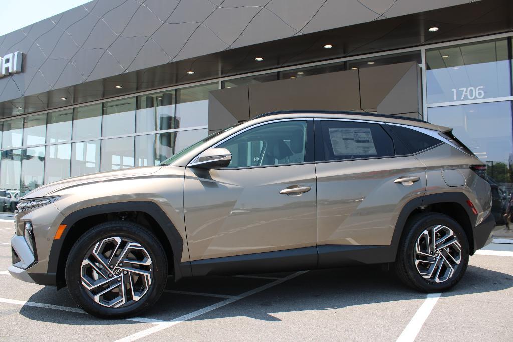 new 2025 Hyundai TUCSON Hybrid car