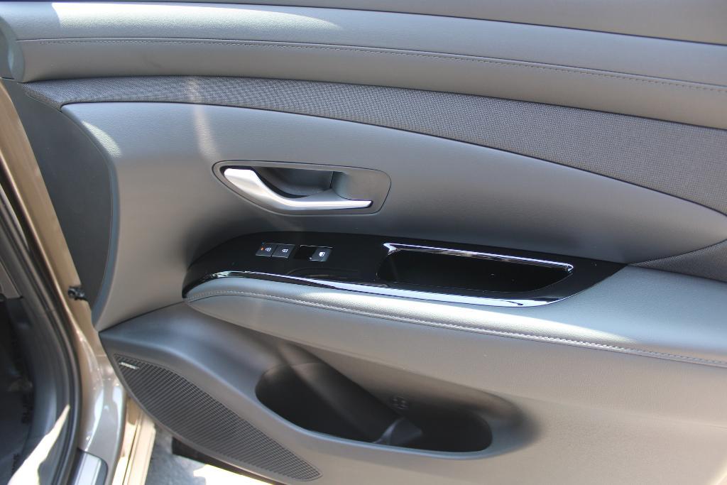 new 2025 Hyundai TUCSON Hybrid car