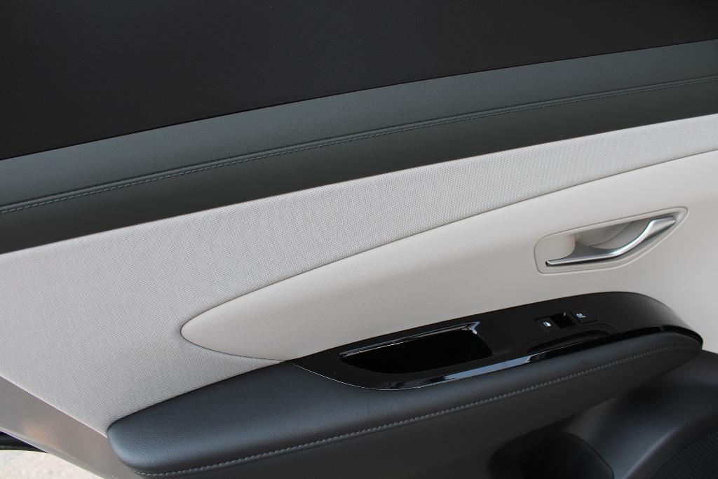 new 2025 Hyundai TUCSON Hybrid car, priced at $40,851