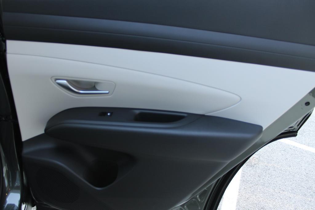 new 2025 Hyundai TUCSON Hybrid car, priced at $33,641