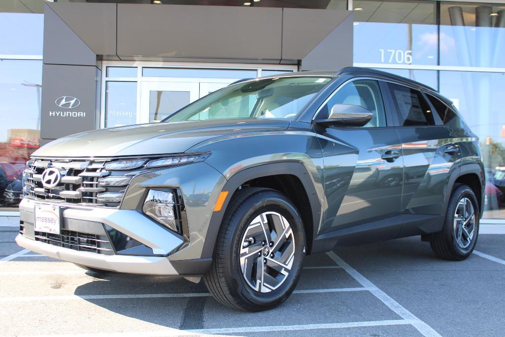 new 2025 Hyundai TUCSON Hybrid car, priced at $33,641