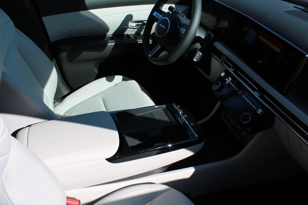 new 2025 Hyundai TUCSON Hybrid car, priced at $33,641