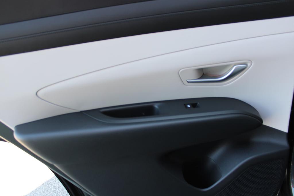 new 2025 Hyundai TUCSON Hybrid car, priced at $33,641