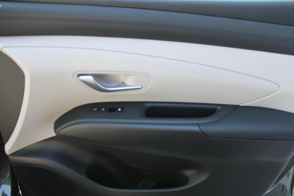 new 2025 Hyundai TUCSON Hybrid car, priced at $33,641