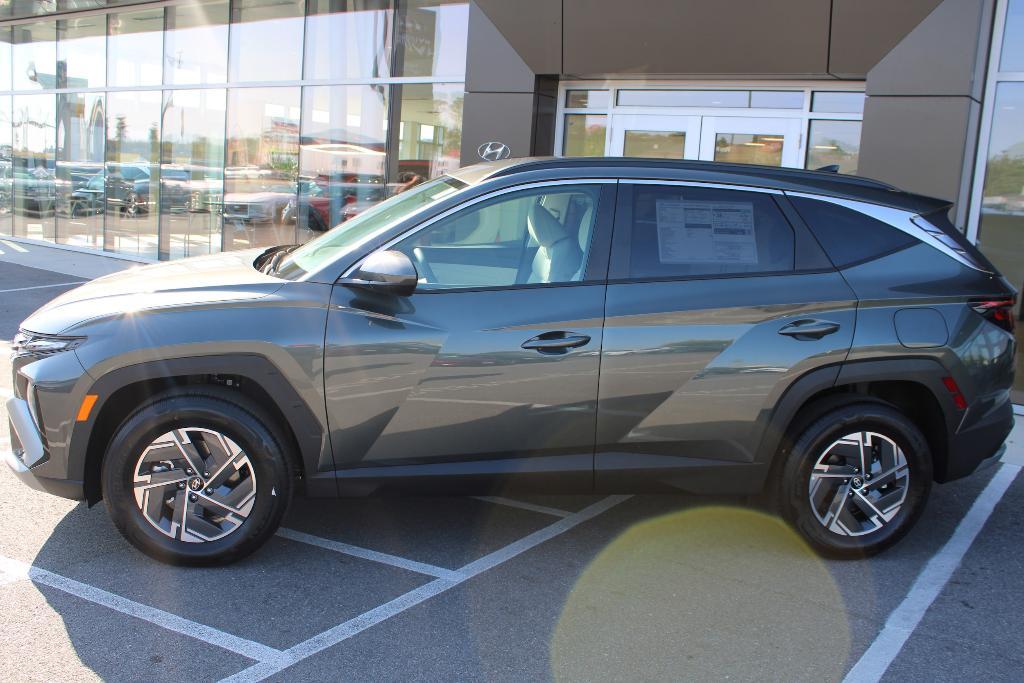 new 2025 Hyundai TUCSON Hybrid car, priced at $33,641