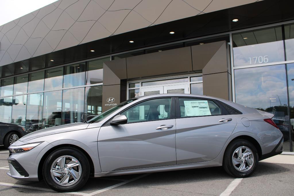 new 2025 Hyundai Elantra car, priced at $22,065