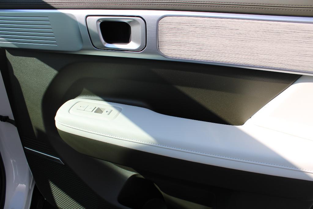 new 2025 Hyundai SANTA FE HEV car, priced at $48,018