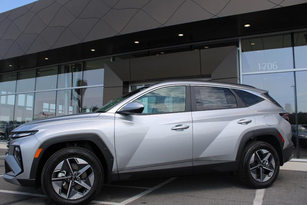 new 2025 Hyundai Tucson car, priced at $31,989