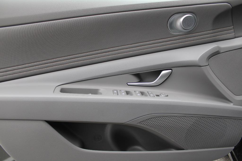 new 2025 Hyundai ELANTRA HEV car, priced at $28,702
