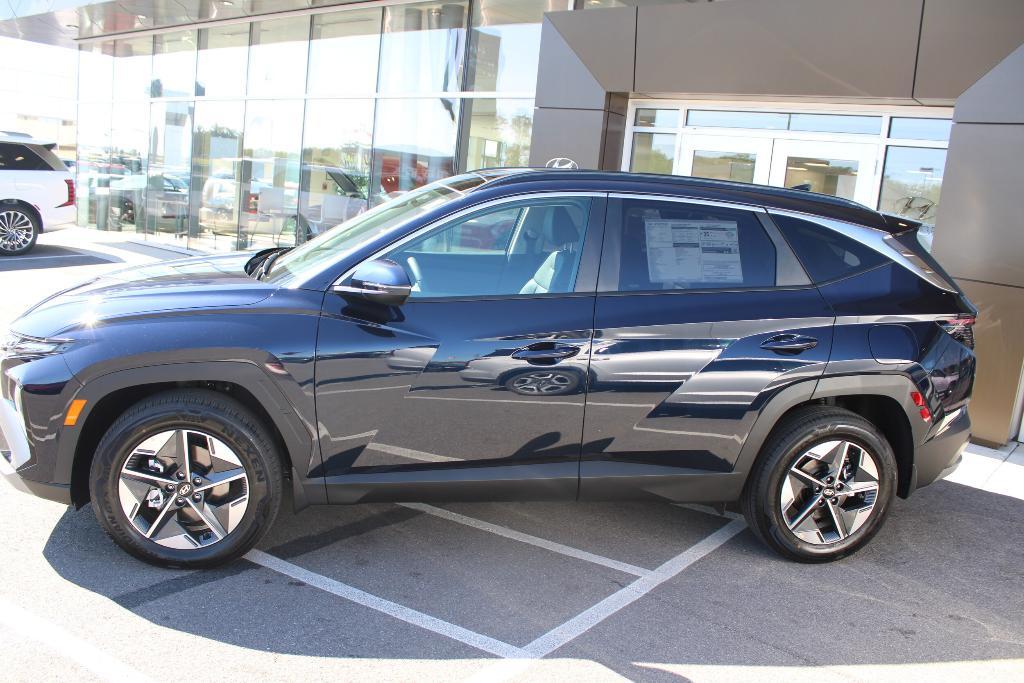 new 2025 Hyundai TUCSON Hybrid car, priced at $36,381