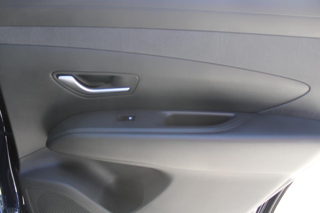 new 2025 Hyundai TUCSON Hybrid car, priced at $36,381