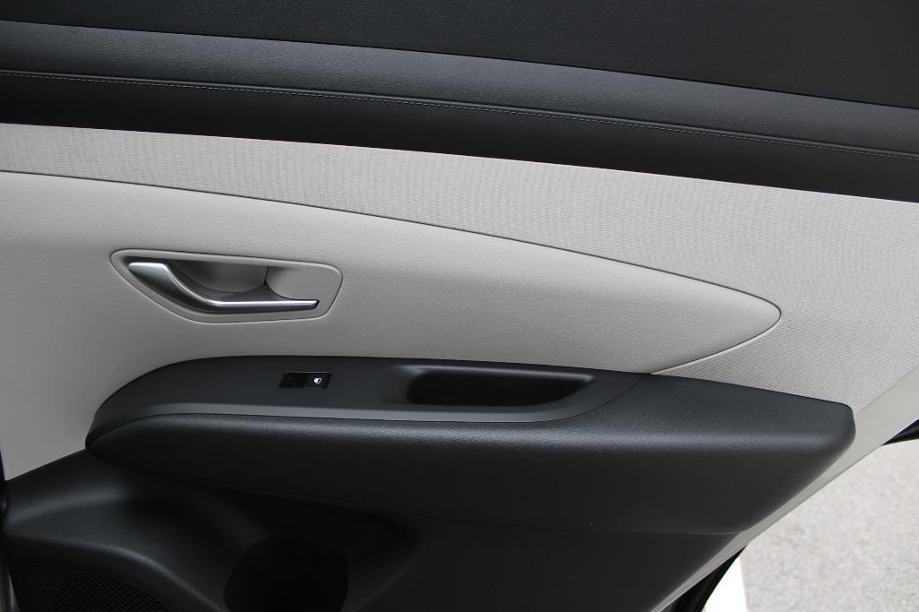 new 2025 Hyundai TUCSON Hybrid car, priced at $36,381