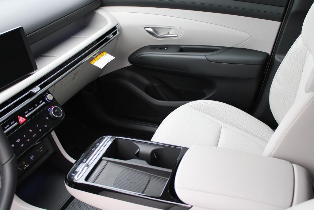 new 2025 Hyundai TUCSON Hybrid car, priced at $36,381