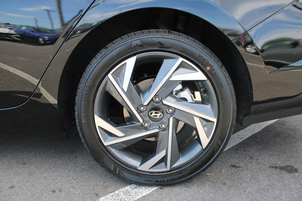 new 2025 Hyundai Elantra car, priced at $23,241