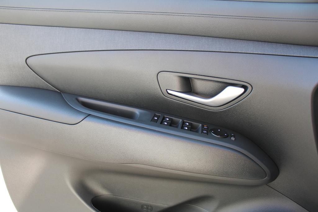 new 2025 Hyundai TUCSON Hybrid car, priced at $36,881