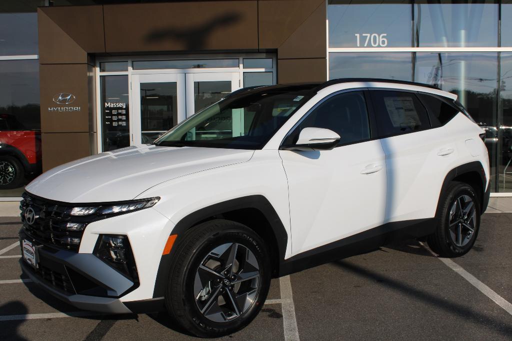 new 2025 Hyundai TUCSON Hybrid car, priced at $37,081