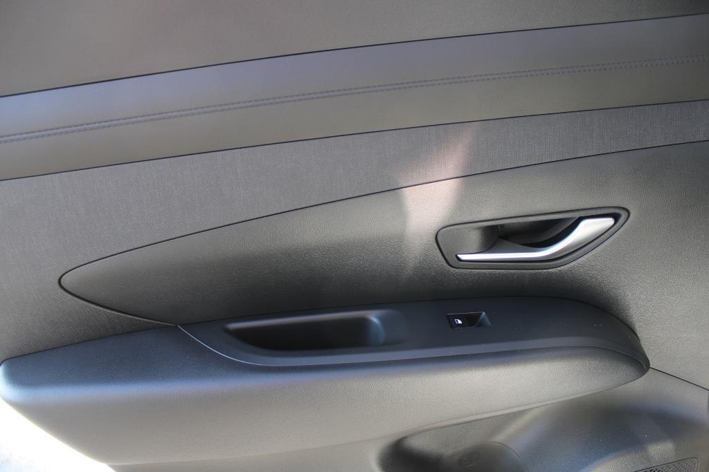 new 2025 Hyundai TUCSON Hybrid car, priced at $36,881