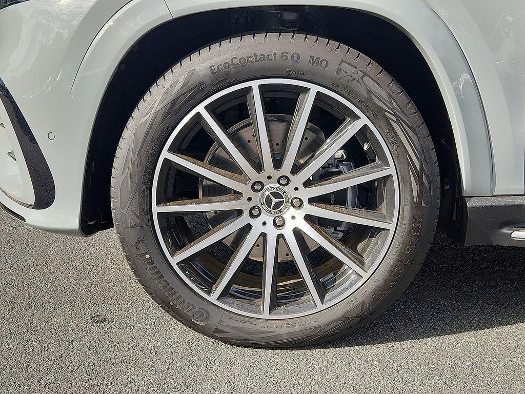 new 2026 Mercedes-Benz GLS 580 car, priced at $121,615