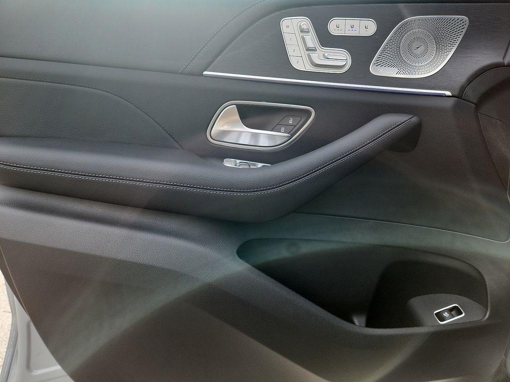 new 2026 Mercedes-Benz GLS 580 car, priced at $121,615