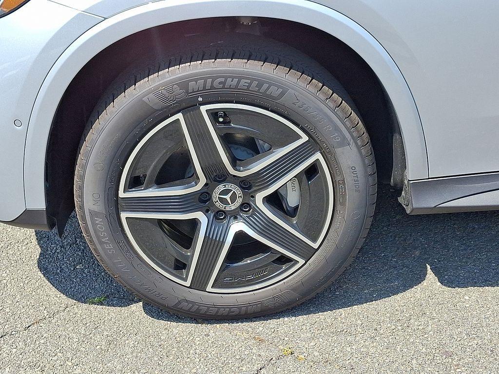 new 2025 Mercedes-Benz GLC 300 car, priced at $64,735