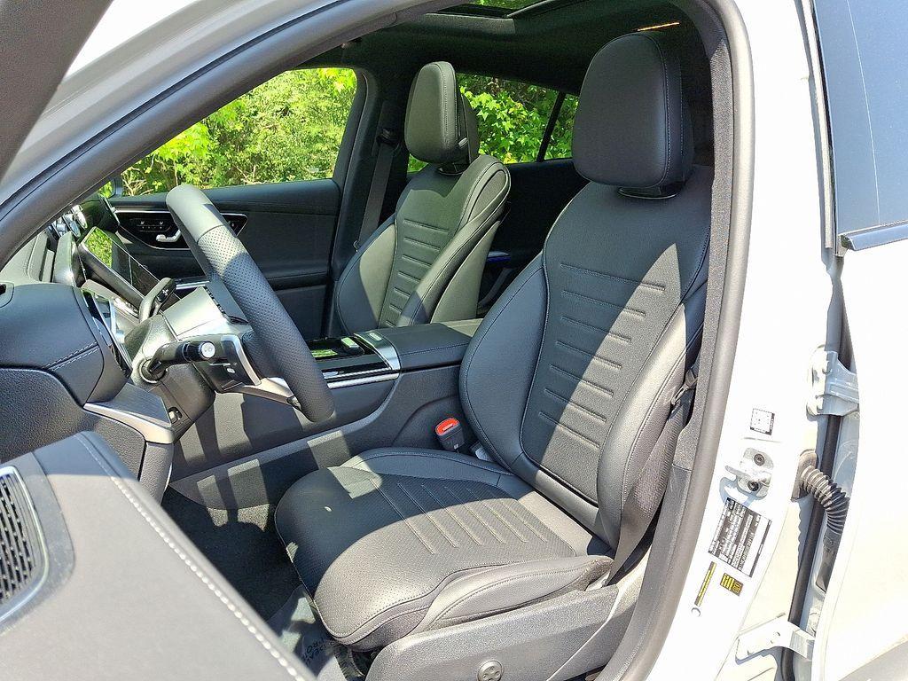 new 2025 Mercedes-Benz GLC 300 car, priced at $68,020