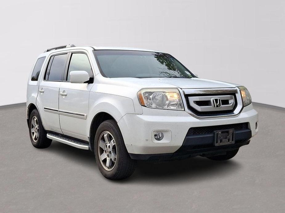 used 2009 Honda Pilot car, priced at $7,000