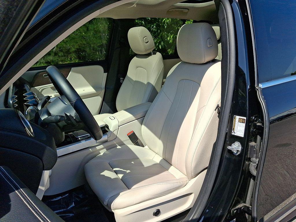 used 2023 Mercedes-Benz GLB 250 car, priced at $31,400