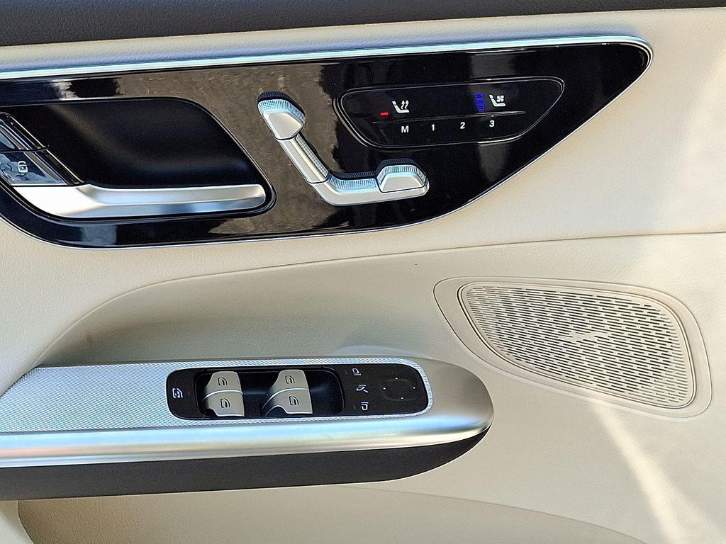 new 2025 Mercedes-Benz GLC 300 car, priced at $55,985