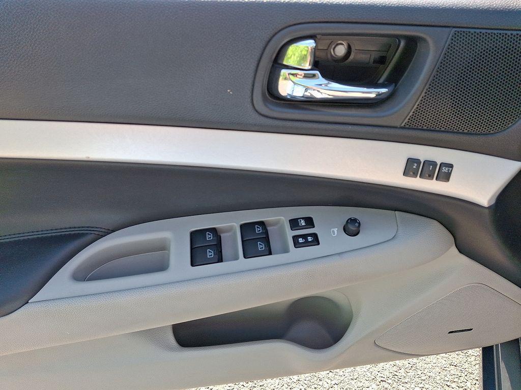 used 2009 INFINITI G37 car, priced at $8,900