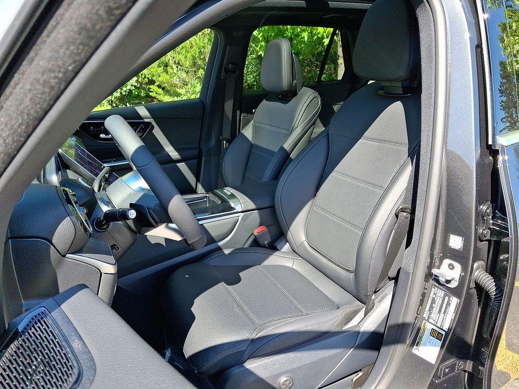 new 2025 Mercedes-Benz GLC 300 car, priced at $56,155