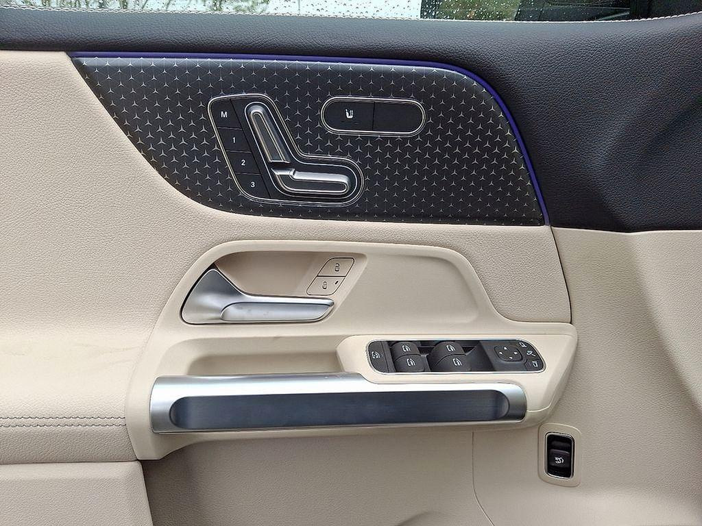 used 2025 Mercedes-Benz GLB 250 car, priced at $42,622